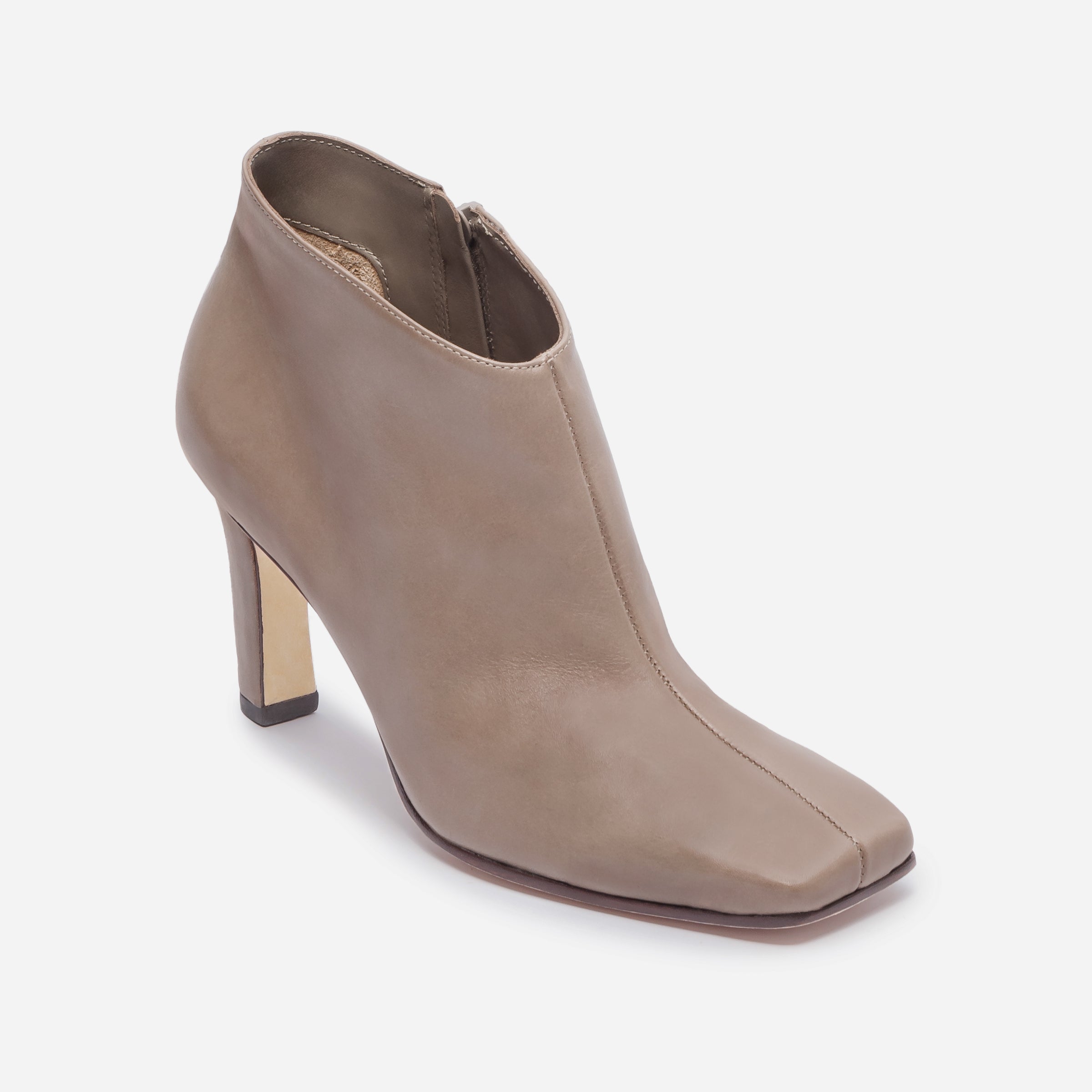 Garda Ankle Boot in Walnut Leather – Bernardo 1946