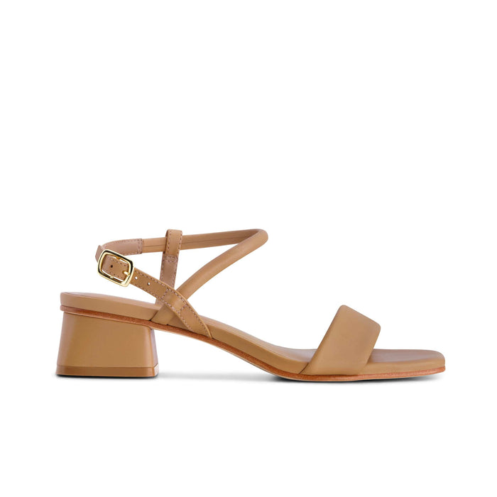 Bernardo 1946 Shoes Josei Low Heel Sandal