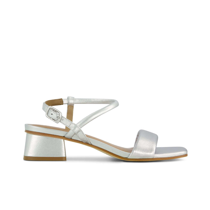 Bernardo 1946 Shoes Josei Low Heel Sandal