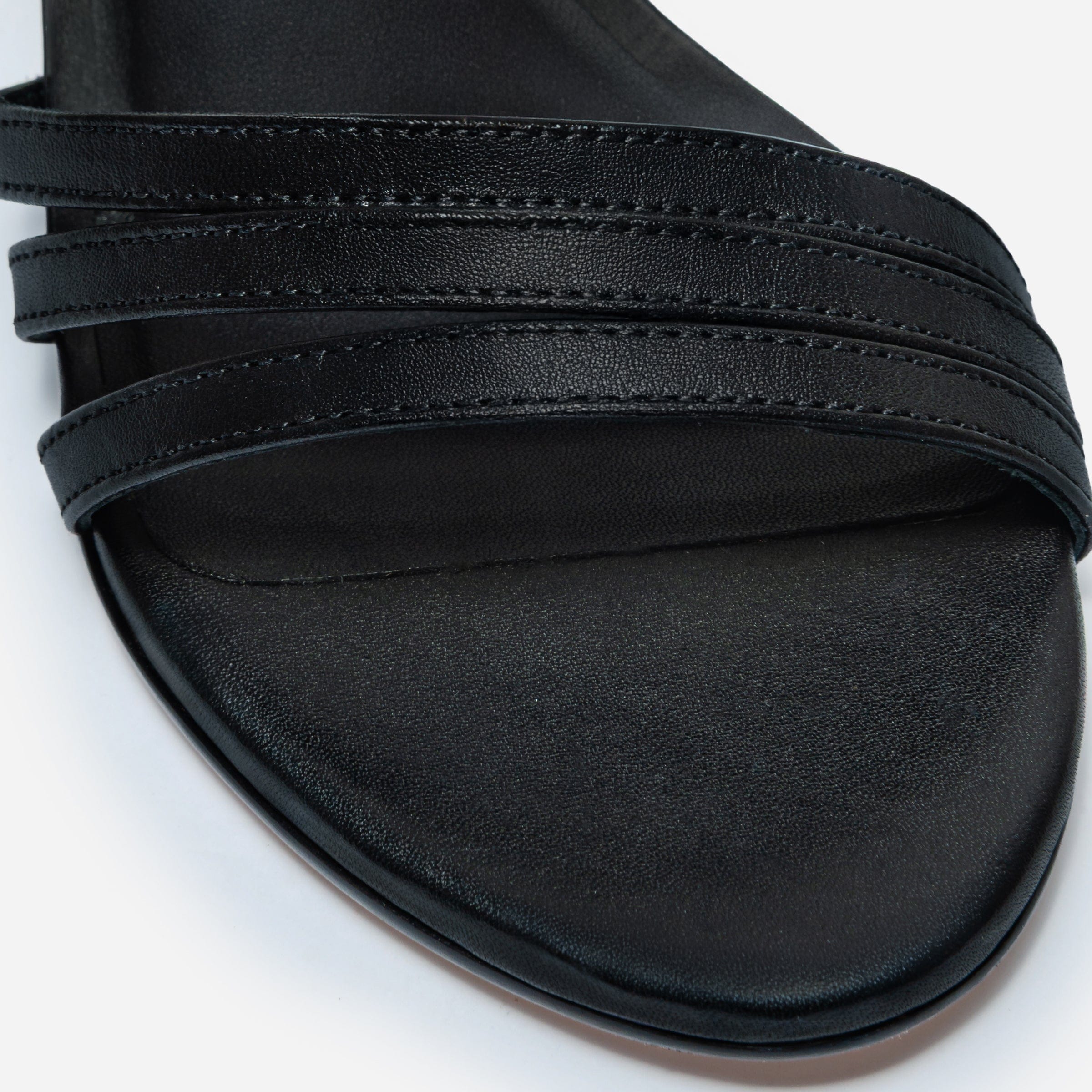 Lima Low Heel Sandal in Black – Bernardo 1946