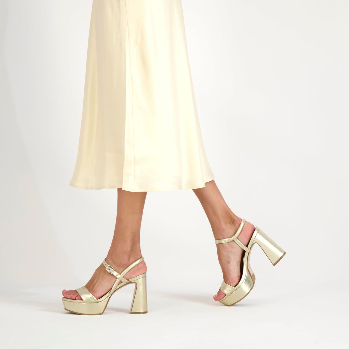 Bernardo 1946 Shoes Ventura Platform Sandal