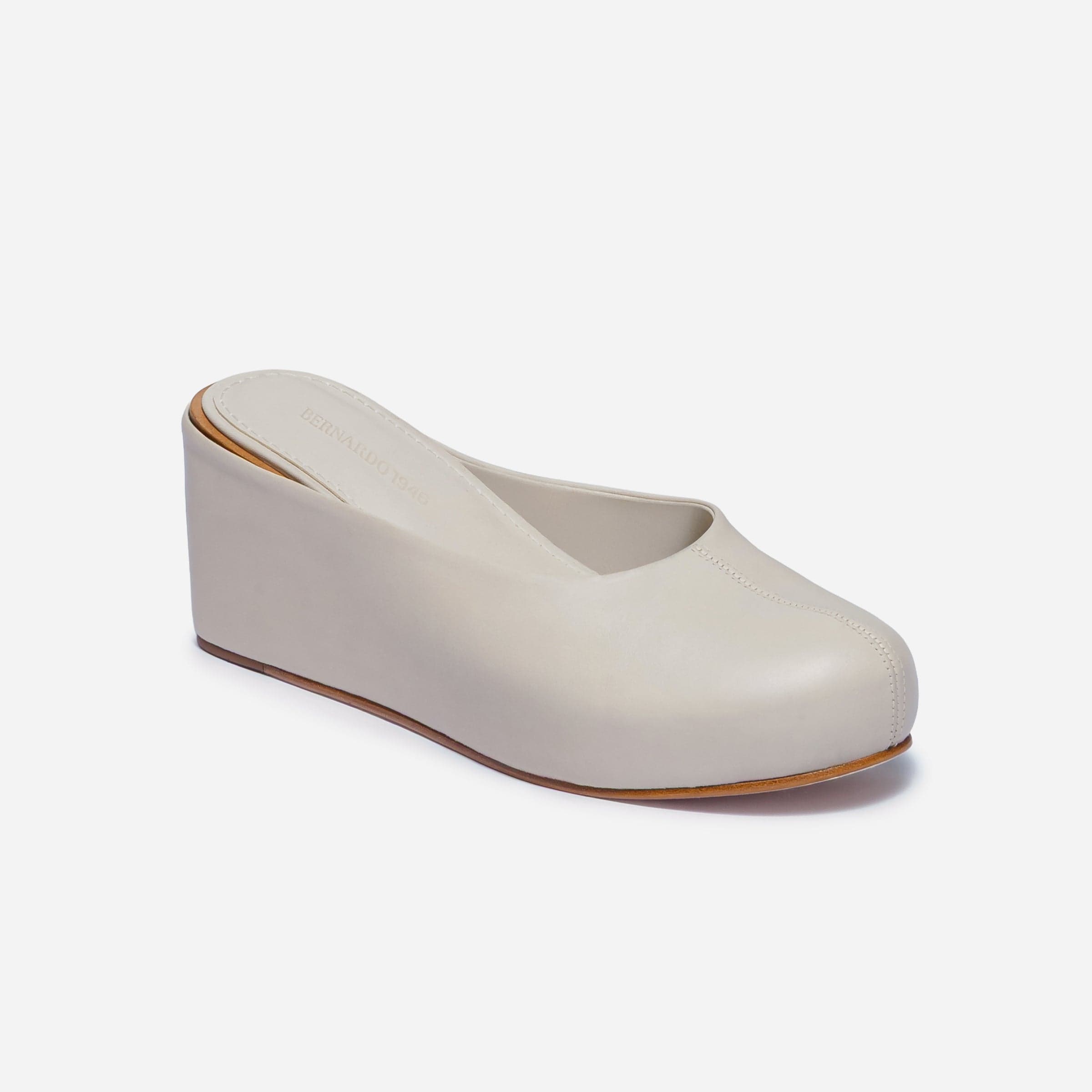 Vivi Wedge Mule – Bernardo 1946