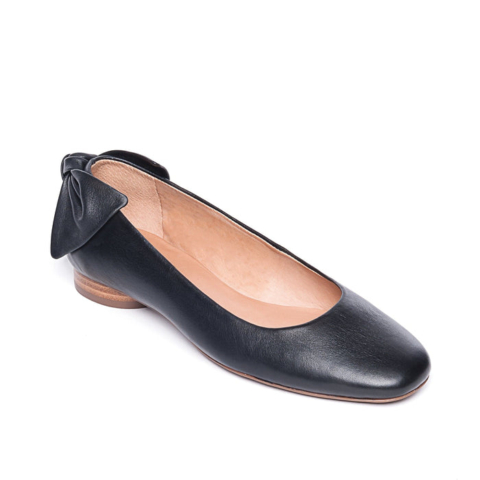 Eloise Bow Flat