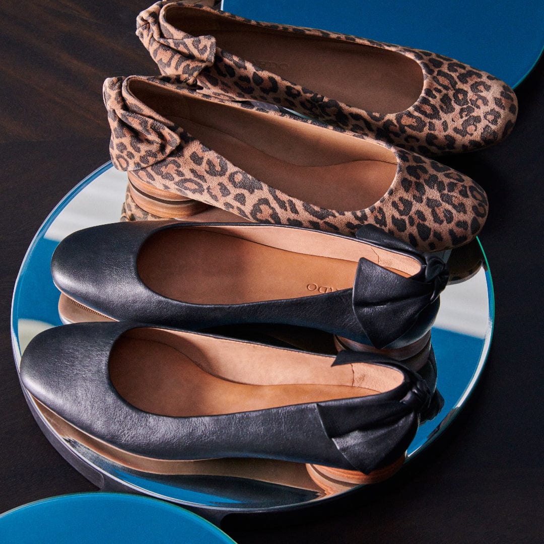 Eloise Bow Flat