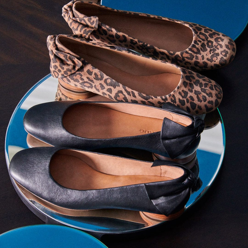 Eloise Bow Flat